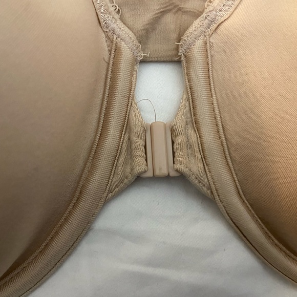 Wacoal Front Hook Bra - Picture 2 of 6